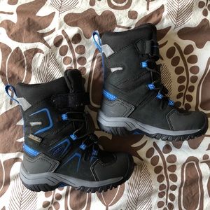 NWOT Keen snow boots size 8